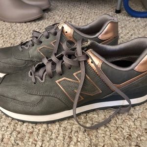 NEw Balance Tennis Shoes